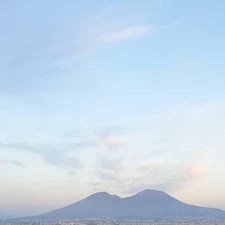 Alojamento de Acomodação e Pequeno-almoço Napoli's Rooftop 3*